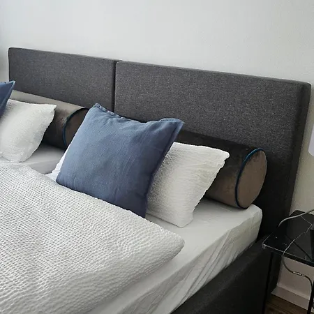 דירה Casa 8070 Exklusive Maisonette-wohnung 91 Qm Fuer Familien, Gruppen, Geschaeftsreisende, Inklusive Parkplatz, Wlan, Kaffee Und Tee, Voll Ausgestattet Fuer 1 Bis 9 Gaeste, Zentrumsnah, Autobahn A9 Ingolstadt-sued, Donau, Auwaldsee Und Gewerbegebiet אינגולשטאט