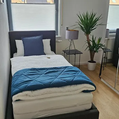 Casa 8070 Exklusive Maisonette-wohnung 91 Qm Fuer Familien, Gruppen, Geschaeftsreisende, Inklusive Parkplatz, Wlan, Kaffee Und Tee, Voll Ausgestattet Fuer 1 Bis 9 Gaeste, Zentrumsnah, Autobahn A9 Ingolstadt-sued, Donau, Auwaldsee Und Gewerbegebiet * אינגולשטאט