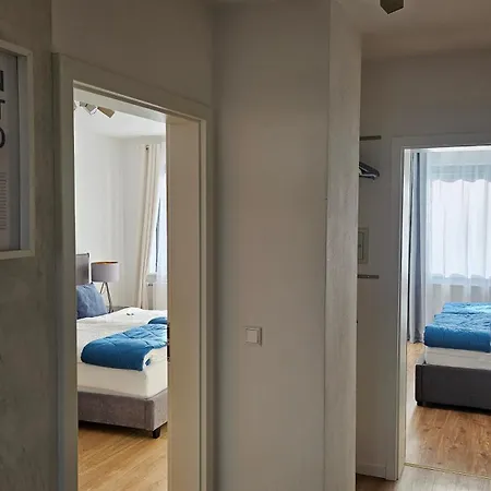 דירה Casa 8070 Exklusive Maisonette-wohnung 91 Qm Fuer Familien, Gruppen, Geschaeftsreisende, Inklusive Parkplatz, Wlan, Kaffee Und Tee, Voll Ausgestattet Fuer 1 Bis 9 Gaeste, Zentrumsnah, Autobahn A9 Ingolstadt-sued, Donau, Auwaldsee Und Gewerbegebiet אינגולשטאט