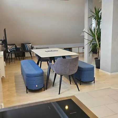 דירה Casa 8070 Exklusive Maisonette-wohnung 91 Qm Fuer Familien, Gruppen, Geschaeftsreisende, Inklusive Parkplatz, Wlan, Kaffee Und Tee, Voll Ausgestattet Fuer 1 Bis 9 Gaeste, Zentrumsnah, Autobahn A9 Ingolstadt-sued, Donau, Auwaldsee Und Gewerbegebiet