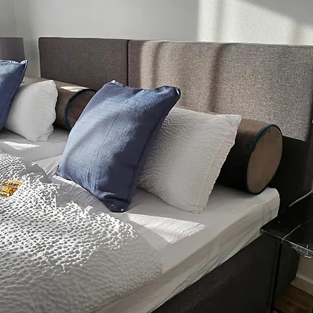 Casa 8070 Exklusive Maisonette-wohnung 91 Qm Fuer Familien, Gruppen, Geschaeftsreisende, Inklusive Parkplatz, Wlan, Kaffee Und Tee, Voll Ausgestattet Fuer 1 Bis 9 Gaeste, Zentrumsnah, Autobahn A9 Ingolstadt-sued, Donau, Auwaldsee Und Gewerbegebiet * אינגולשטאט
