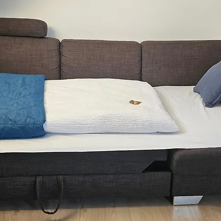 Casa 8070 Exklusive Maisonette-wohnung 91 Qm Fuer Familien, Gruppen, Geschaeftsreisende, Inklusive Parkplatz, Wlan, Kaffee Und Tee, Voll Ausgestattet Fuer 1 Bis 9 Gaeste, Zentrumsnah, Autobahn A9 Ingolstadt-sued, Donau, Auwaldsee Und Gewerbegebiet דירה אינגולשטאט