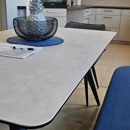 Casa 8070 Exklusive Maisonette-wohnung 91 Qm Fuer Familien, Gruppen, Geschaeftsreisende, Inklusive Parkplatz, Wlan, Kaffee Und Tee, Voll Ausgestattet Fuer 1 Bis 9 Gaeste, Zentrumsnah, Autobahn A9 Ingolstadt-sued, Donau, Auwaldsee Und Gewerbegebiet * אינגולשטאט