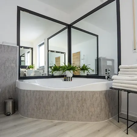 Casa 8070 Exklusive Maisonette-wohnung 91qm 4 Ideal Fuer Gruppen Familien Geschaeftsreisende Fuer 1-9 Personen Inklusive Wlan Netflix Waiputv Kaffee Tee & Kostenloser Parkplatz Am Haus * Ingolstadt