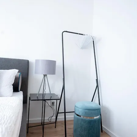 Apartment Casa 8070 Exklusive Maisonette-wohnung 91qm 4 Ideal Fuer Gruppen Familien Geschaeftsreisende Fuer 1-9 Personen Inklusive Wlan Netflix Waiputv Kaffee Tee & Kostenloser Parkplatz Am Haus