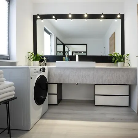 Casa 8070 Exklusive Maisonette-wohnung 91qm 4 Ideal Fuer Gruppen Familien Geschaeftsreisende Fuer 1-9 Personen Inklusive Wlan Netflix Waiputv Kaffee Tee & Kostenloser Parkplatz Am Haus
