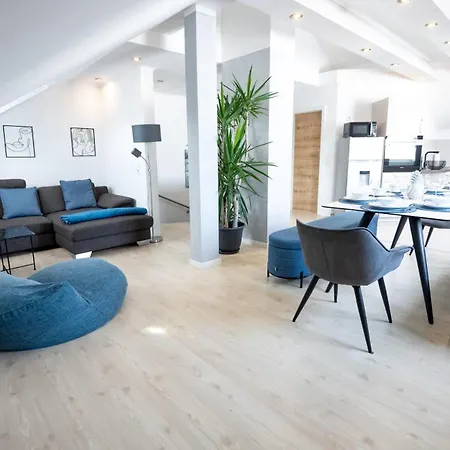 Casa 8070 Exklusive Maisonette-wohnung 91 Qm Fuer Familien, Gruppen, Geschaeftsreisende, Inklusive Parkplatz, Wlan, Kaffee Und Tee, Voll Ausgestattet Fuer 1 Bis 9 Gaeste, Zentrumsnah, Autobahn A9 Ingolstadt-sued, Donau, Auwaldsee Und Gewerbegebiet * אינגולשטאט