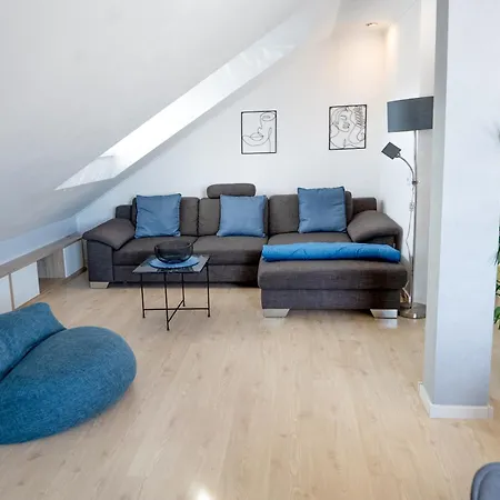 Casa 8070 Exklusive Maisonette-wohnung 91 Qm Fuer Familien, Gruppen, Geschaeftsreisende, Inklusive Parkplatz, Wlan, Kaffee Und Tee, Voll Ausgestattet Fuer 1 Bis 9 Gaeste, Zentrumsnah, Autobahn A9 Ingolstadt-sued, Donau, Auwaldsee Und Gewerbegebiet * אינגולשטאט