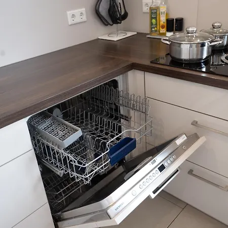 Casa 8070 Exklusive Maisonette-wohnung 91 Qm Fuer Familien, Gruppen, Geschaeftsreisende, Inklusive Parkplatz, Wlan, Kaffee Und Tee, Voll Ausgestattet Fuer 1 Bis 9 Gaeste, Zentrumsnah, Autobahn A9 Ingolstadt-sued, Donau, Auwaldsee Und Gewerbegebiet דירה *
