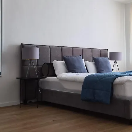 דירה Casa 8070 Exklusive Maisonette-wohnung 91 Qm Fuer Familien, Gruppen, Geschaeftsreisende, Inklusive Parkplatz, Wlan, Kaffee Und Tee, Voll Ausgestattet Fuer 1 Bis 9 Gaeste, Zentrumsnah, Autobahn A9 Ingolstadt-sued, Donau, Auwaldsee Und Gewerbegebiet אינגולשטאט